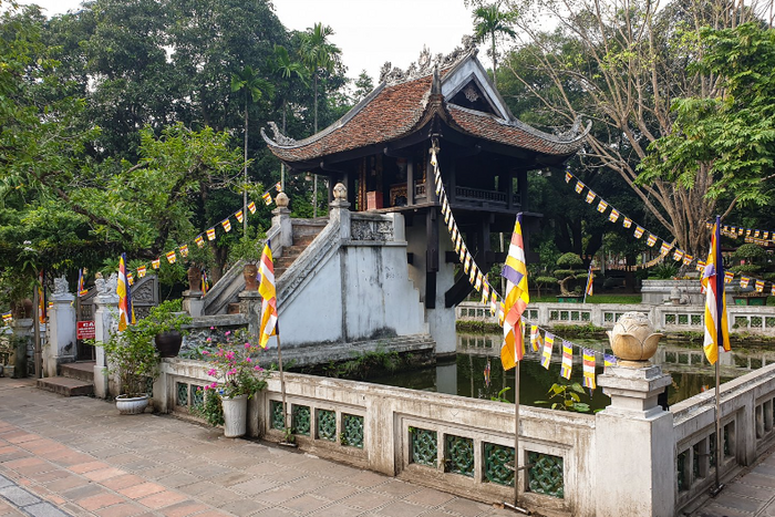 Hanoi One Pillar Pagoda on festival day